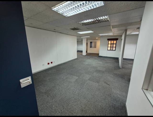 605M² OFFICE TO LET IN SUNNINGHILL